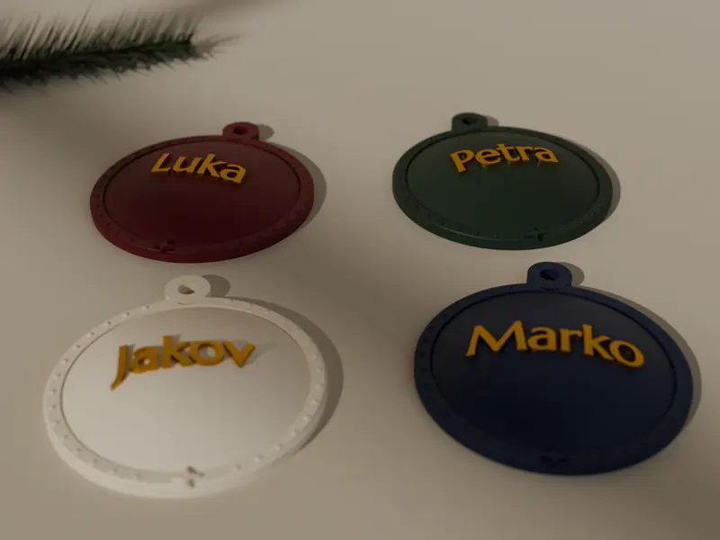 Četiri Kupole s imenima Luka, Petra, Jakov i Marko na lanenom stolnjaku